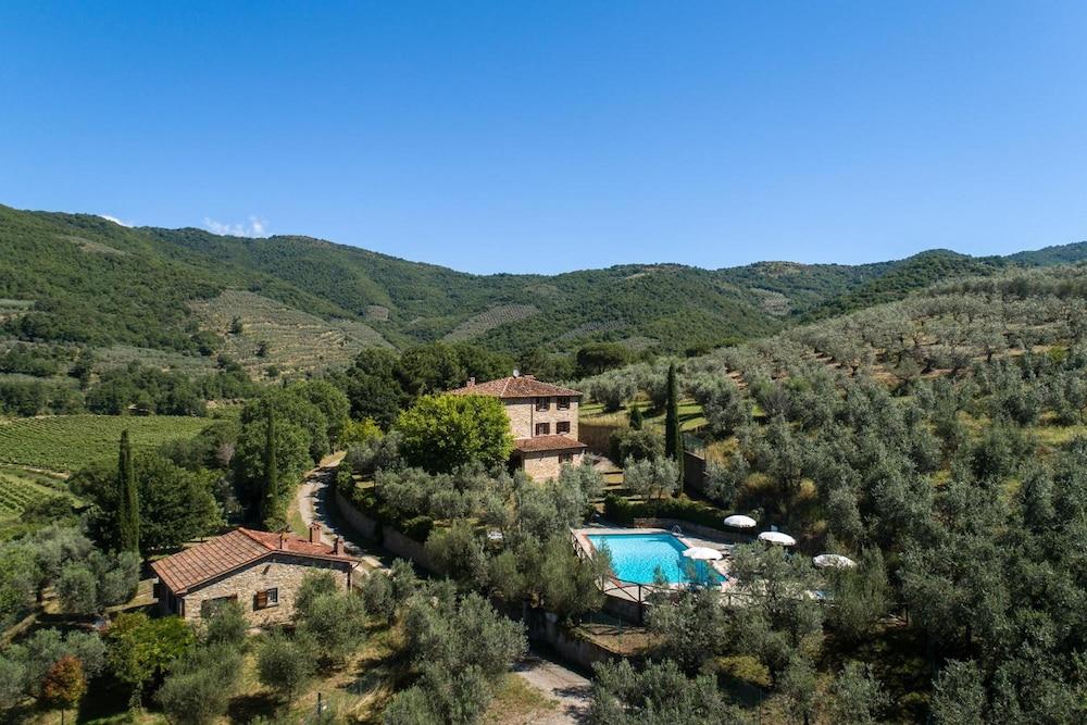 Agriturismo Le Capanne — 4-Star Luxury Hotel in Castiglion Fiorentino, Italy