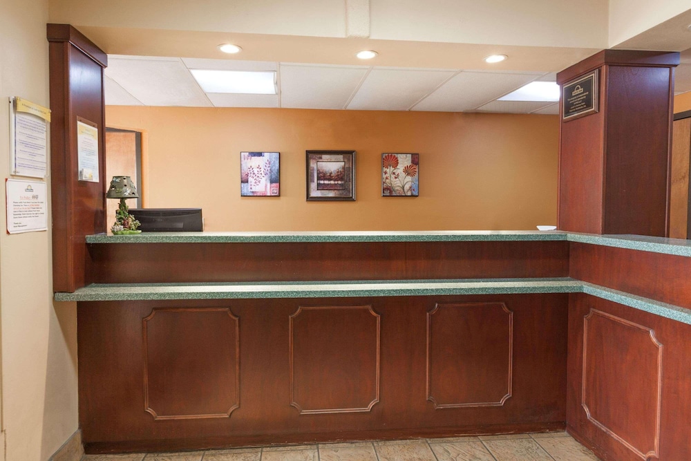 Red Carpet Inn - photo 2