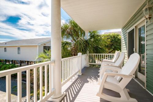 Coastal Living by Oak Island Accommodations - photo 27
