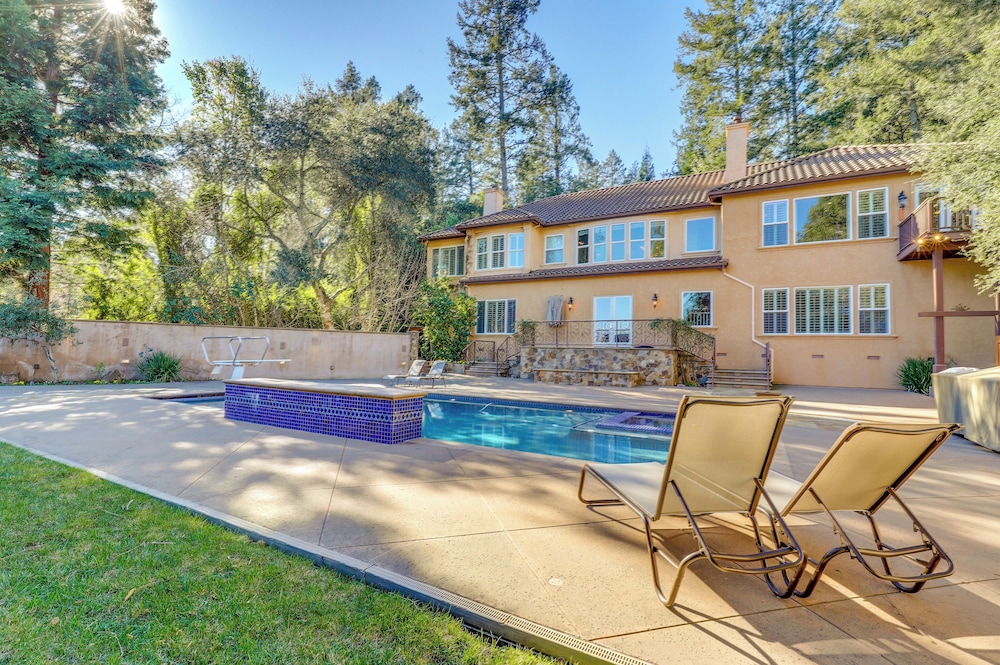 Santa Rosa Home with Private Pool and Tennis Court — 4-Star Luxury Hotel in Santa Rosa, United States