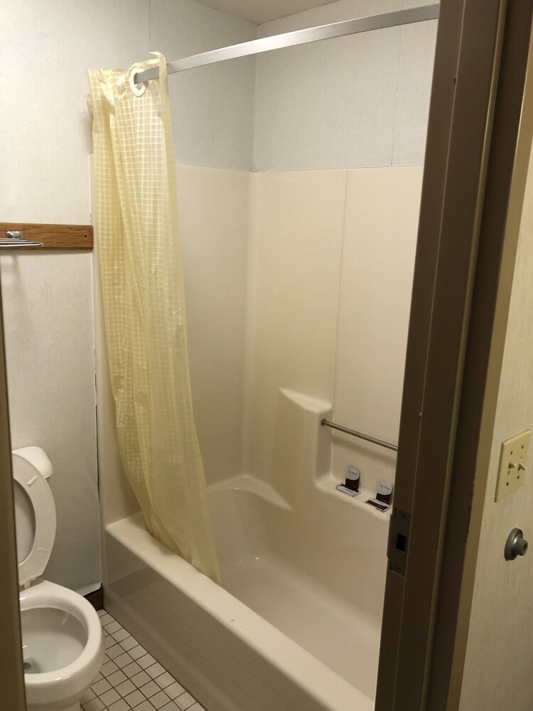 Denison Inn & Suites - photo 33
