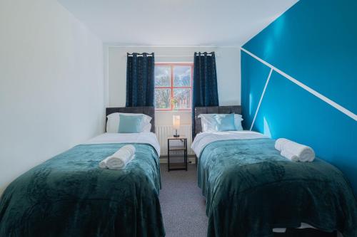 Spacious 5 rooms 6 beds in Banbury with Free Parking — 4-Star Luxury Hotel in Banbury, United Kingdom