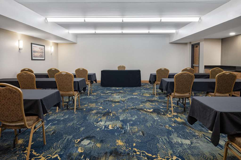 La Quinta Inn & Suites by Wyndham Minneapolis Minnetonka - photo 15