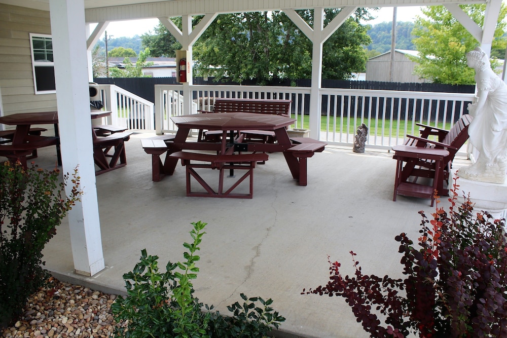 Brown's Motel Aberdeen - photo 35