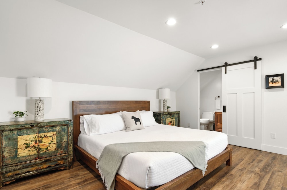 Horsefeathers Hotel - photo 11