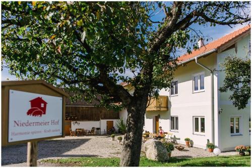 Gästehaus Niedermeierhof — 4-Star Luxury Hotel in Ebersberg, Germany