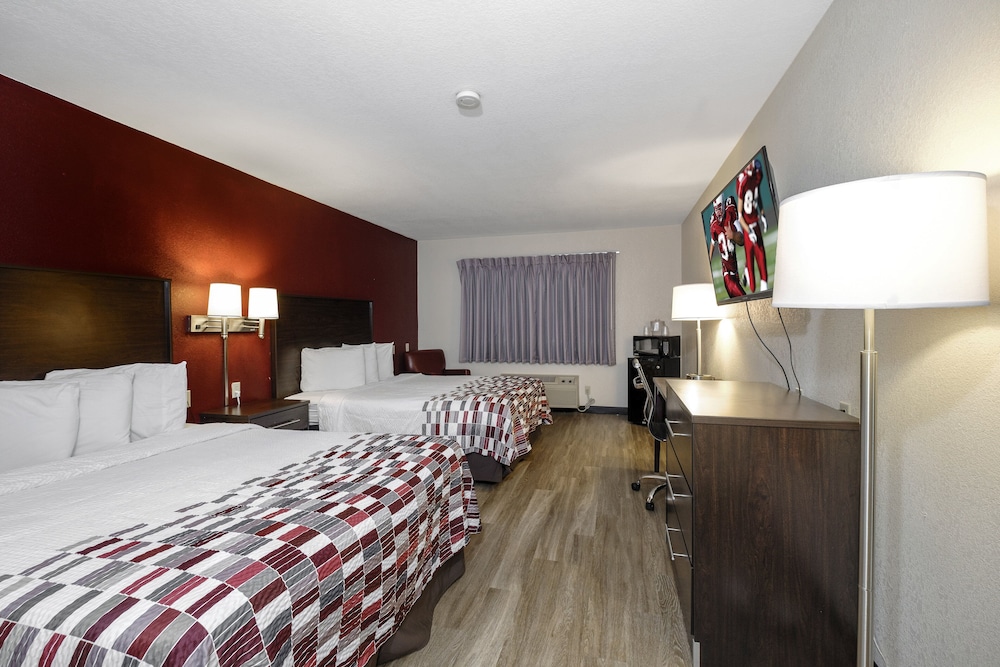 Holton Inn and Suites - photo 4