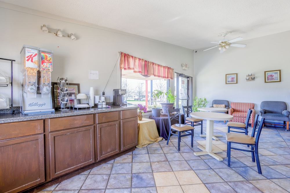 Cozy Garden Inn By OYO Hwy 40 Richmond - photo 6