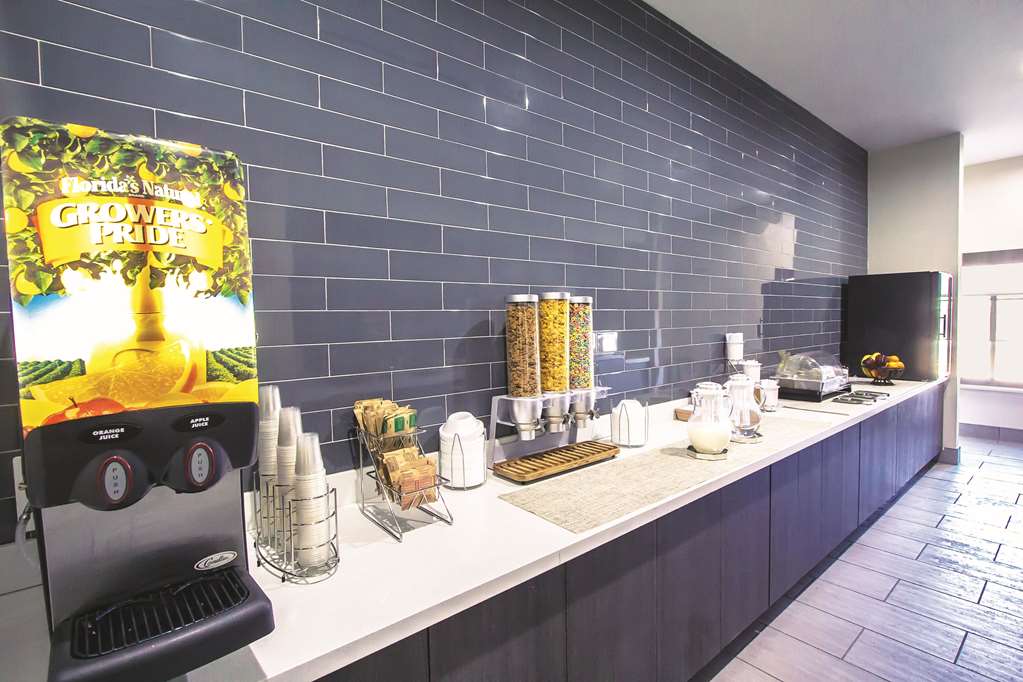 La Quinta Inn & Suites by Wyndham Pampa - photo 74