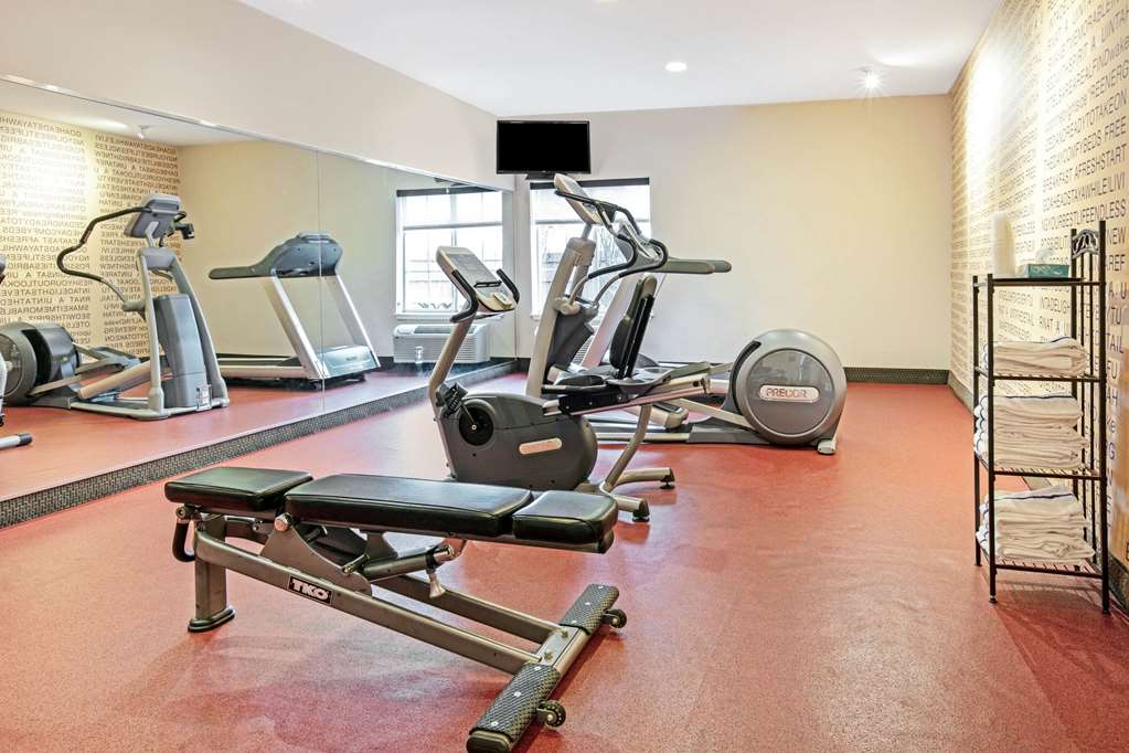 La Quinta Inn & Suites by Wyndham Paris - photo 8