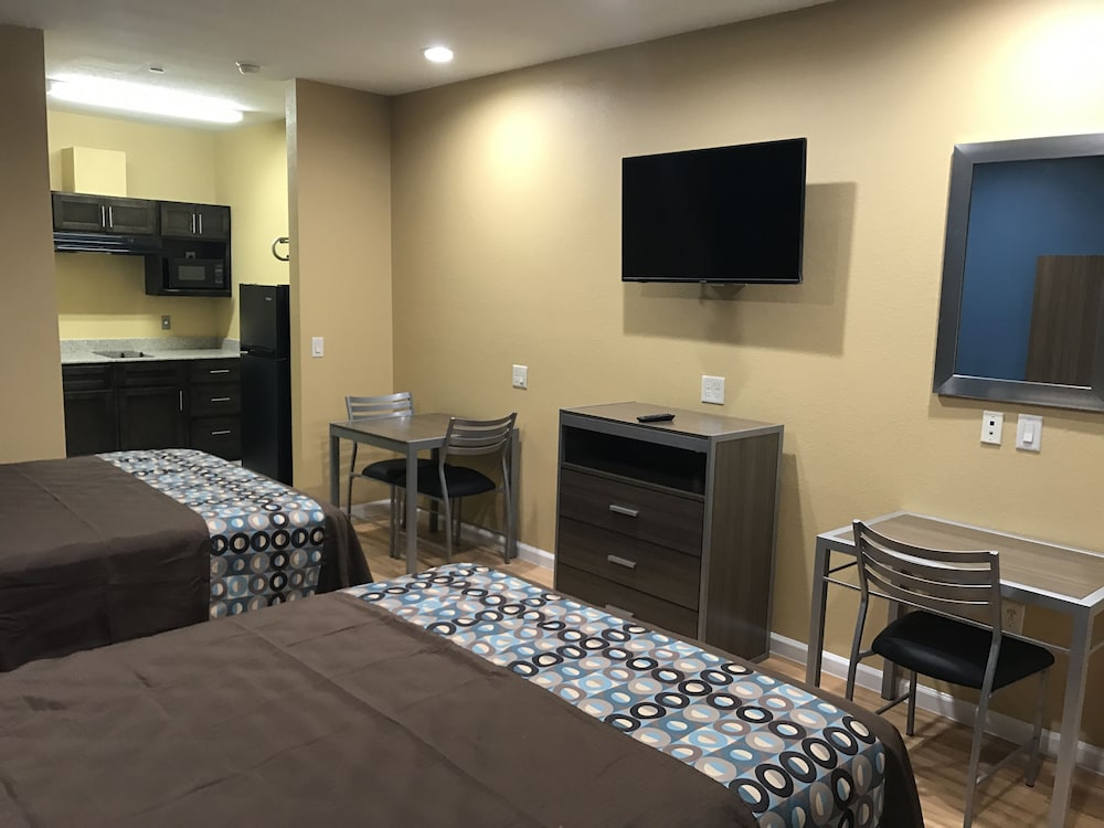 Deluxe Inn & Suites Baytown - photo 11
