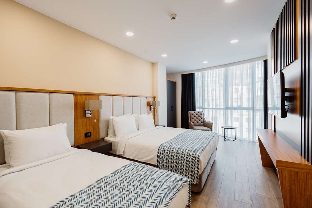 Suite bedroom