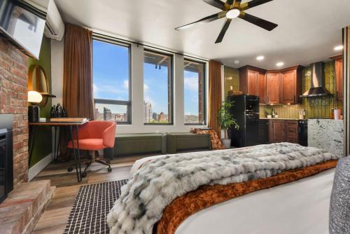 HostWise Stays Grandview Studio Skyline Views Private Parking — 4-Star Luxury Hotel in Pittsburgh, United States