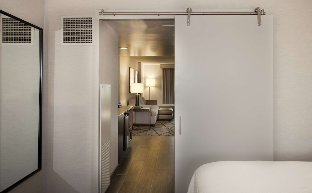 Embassy Suites by Hilton Portland Tigard - photo 37
