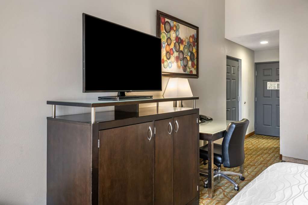 Best Western Plus Bradenton Gateway Hotel - photo 17