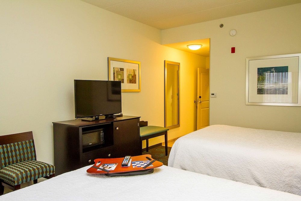 Hampton Inn Fayetteville - photo 15