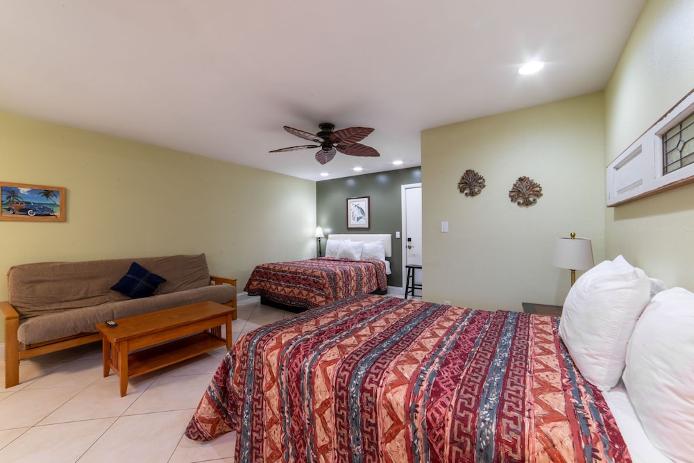 Captain's Table Hotel - photo 93