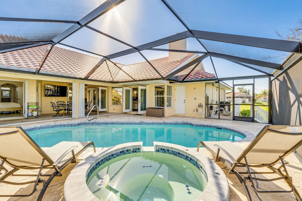 Luxe Waterfront Oasis with Dock Heated Pool and Spa in Port Charlotte, United States