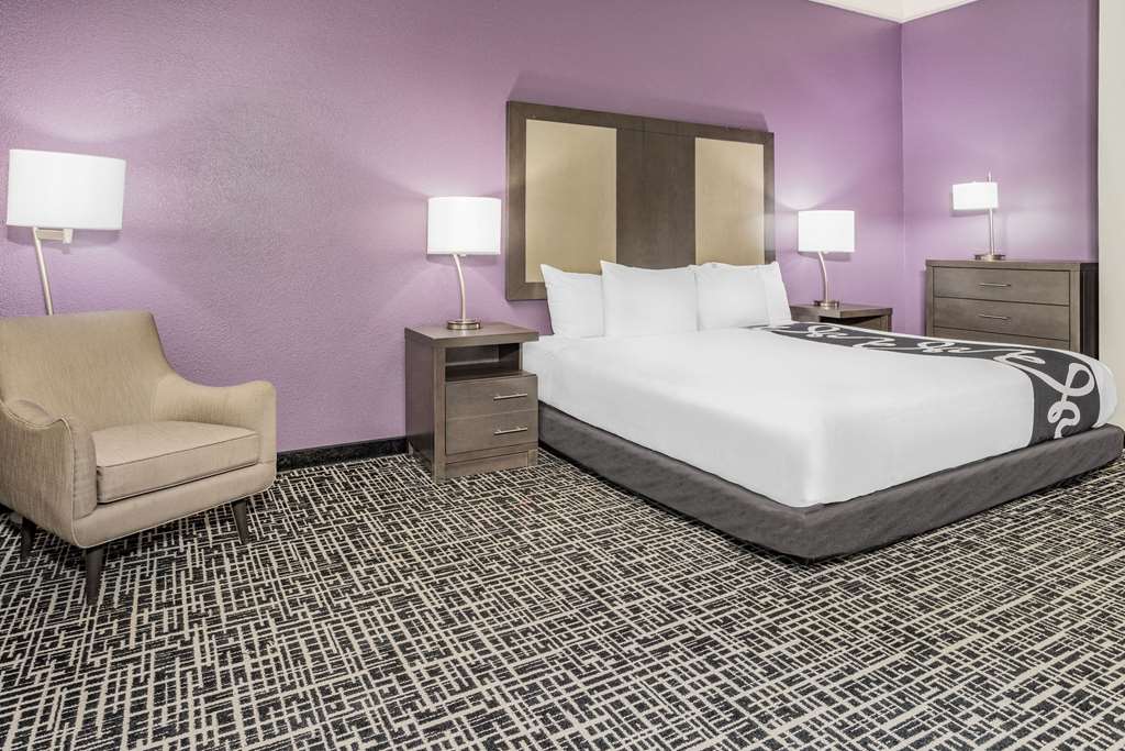 La Quinta Inn & Suites by Wyndham Norfolk - photo 27