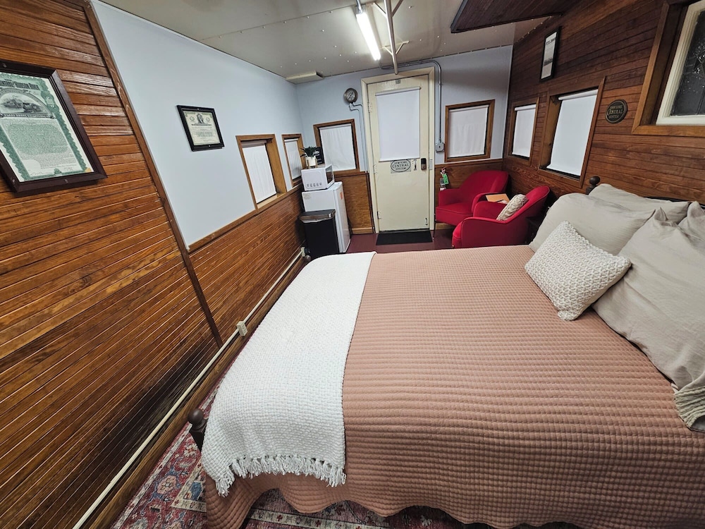 Caboose Inn — Dubois