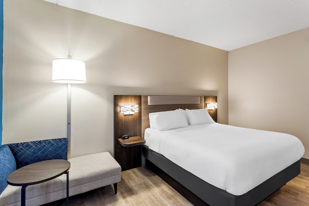 Holiday Inn Express Suites Charleston by IHG - photo 13