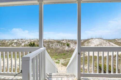 Mead Us At The Pier by Oak Island Accommodations - photo 35