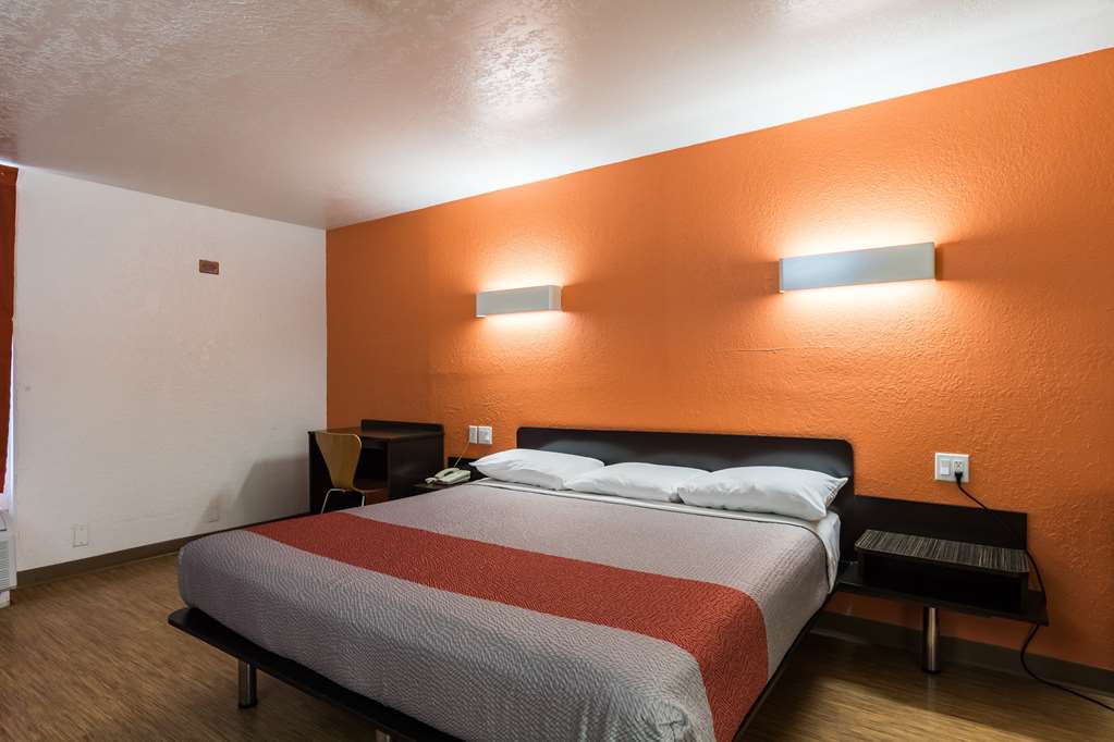 Motel 6 Uvalde TX - photo 26