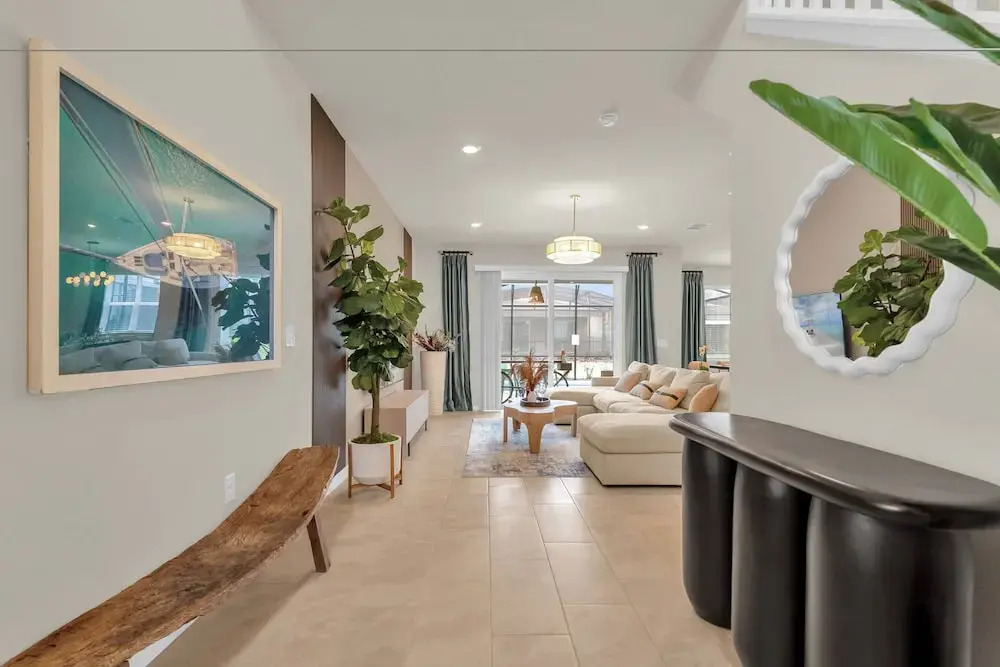 Upstay Disney Movie Mansion at Windsor Island — 4-Star Luxury Hotel in Orlando, United States