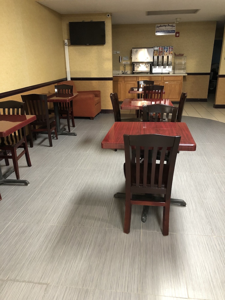 Howard Johnson by Wyndham Perry GA - photo 23