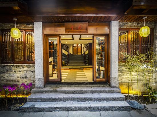 Phoenix Green Home Pierre Hostel in Fenghuang, People's Republic of China