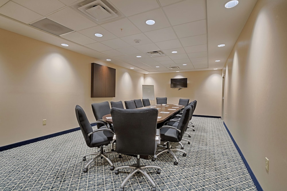 Hampton Inn & Suites Cazenovia - photo 32