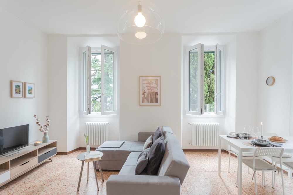 Nonna Tere Apartment — 4-Star Luxury Hotel in Carate Urio, Italy