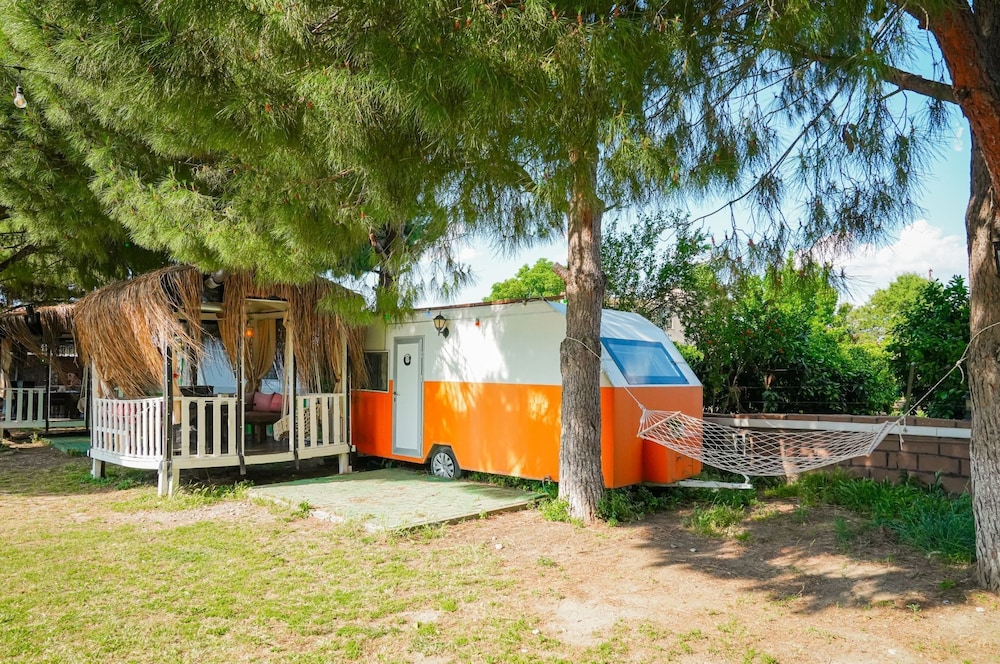 Mona Glamping Caravan Suites in Seferihisar, Turkey