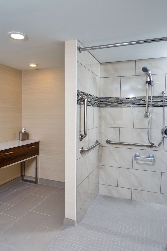 DoubleTree by Hilton Neenah - photo 31