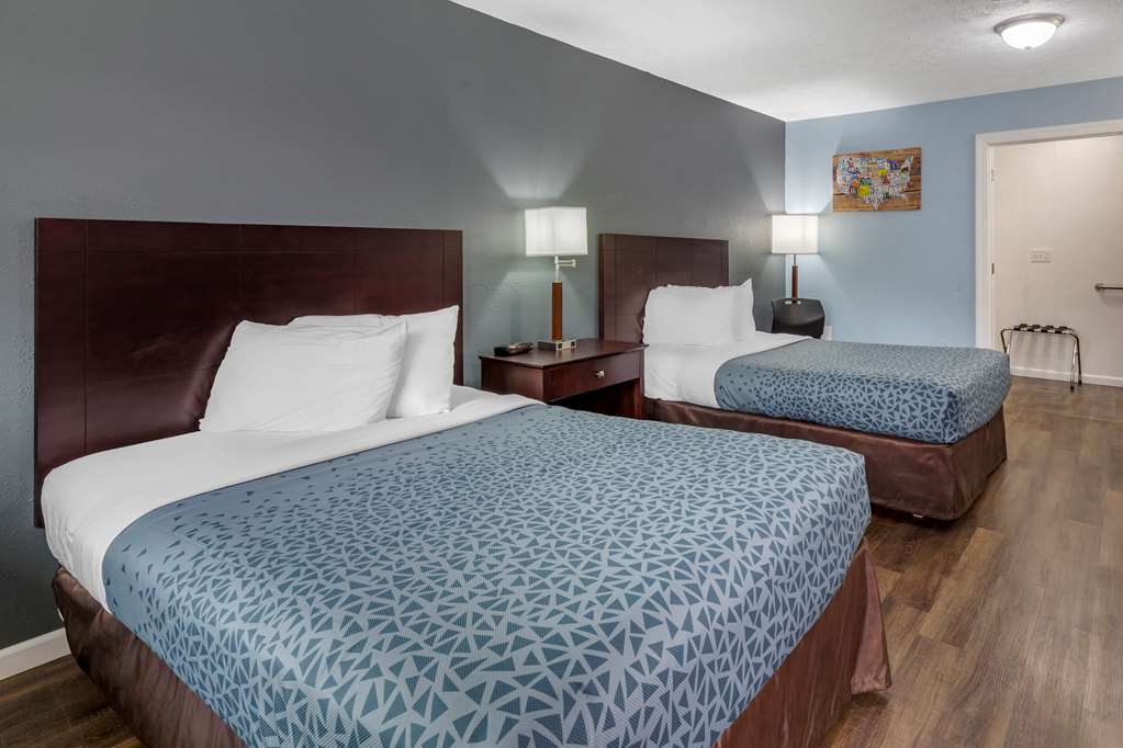 Econo Lodge Inn & Suites Sandusky South - photo 8