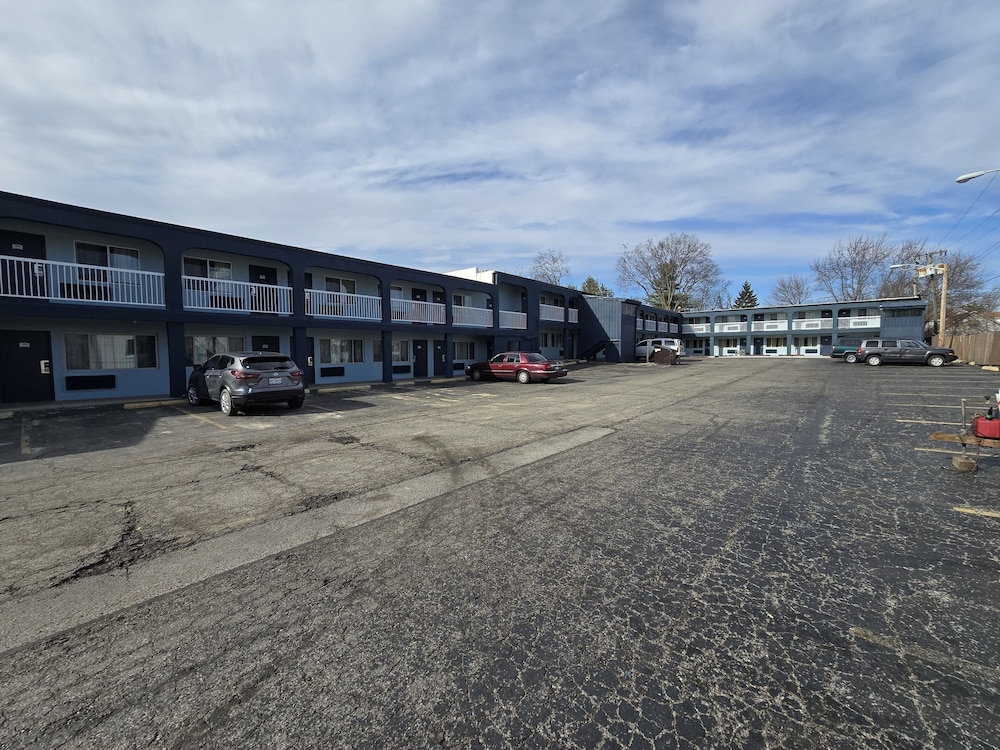 Richmond Inn & Suites - photo 25