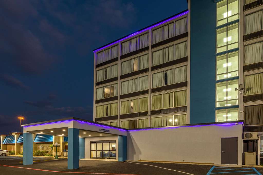 Super 8 by Wyndham Laredo — hotel in Laredo