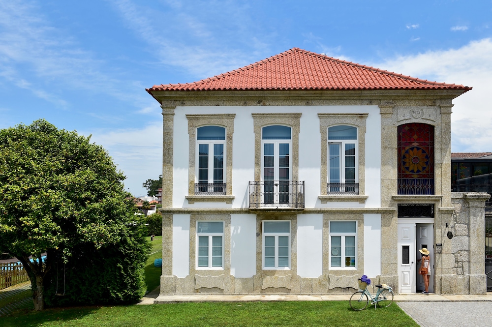 Solar Egas Moniz Charming House & Local Experiences — 4-Star Luxury Hotel in Penafiel, Portugal