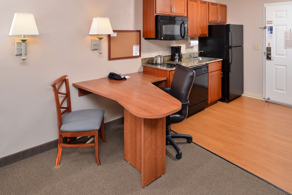 Candlewood Suites Williston by IHG - photo 11