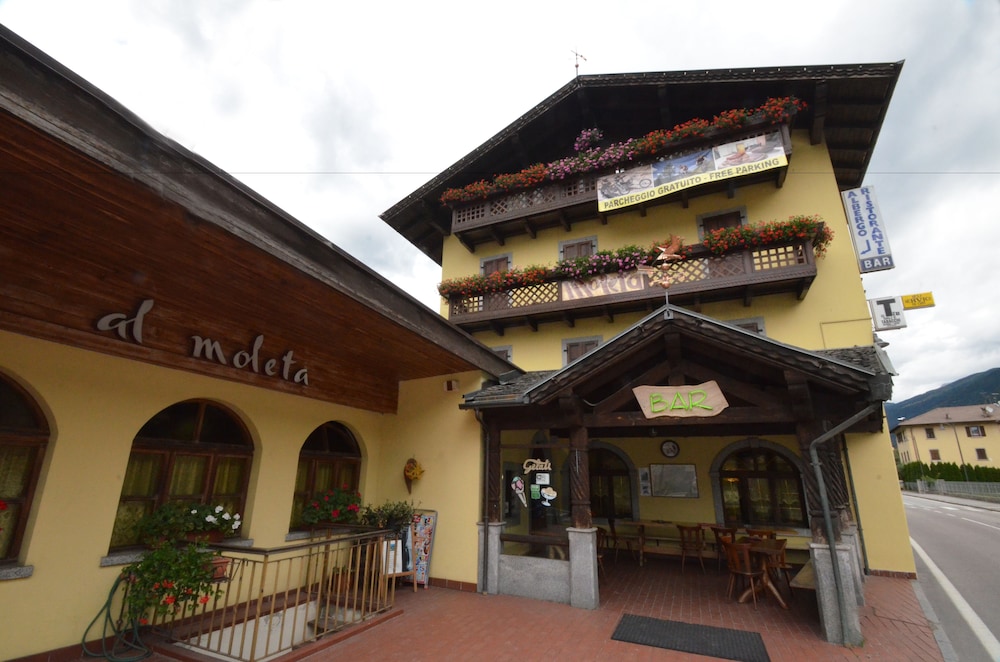 Al Moleta - carbon neutral hotel in Spiazzo