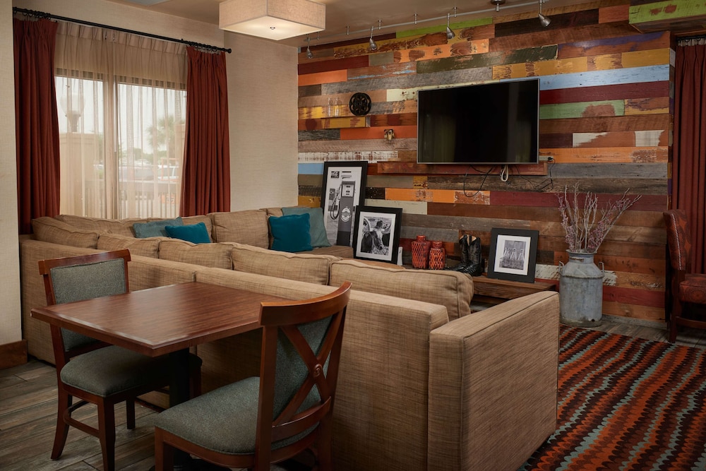 Hampton Inn Beaumont - photo 5