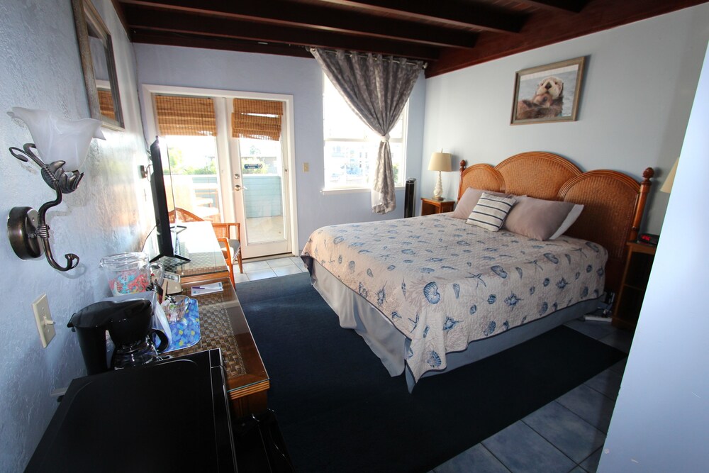 Edgewater Beach Inn - photo 18