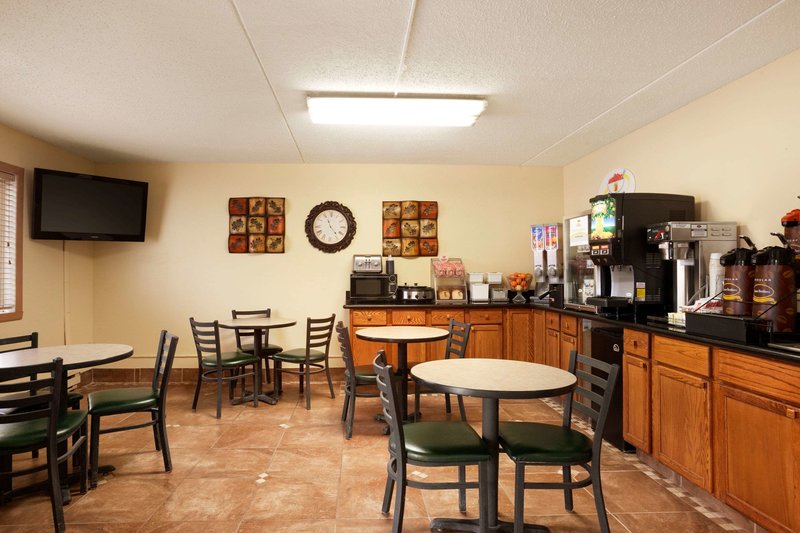 Super 8 by Wyndham West Fargo Main Ave ND - photo 28