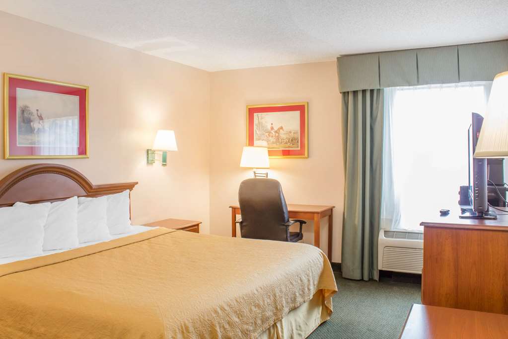Econo Lodge Raleigh near Walnut Creek Amphitheatre - photo 26