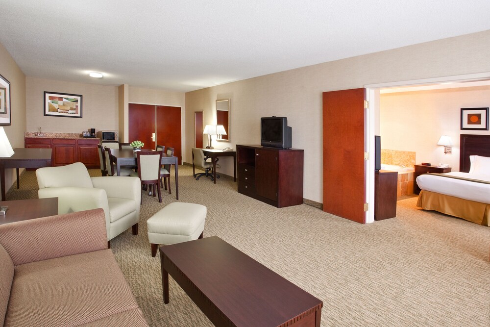 Holiday Inn Express Hotel & Suites Cleveland Streetsboro by IHG - photo 5