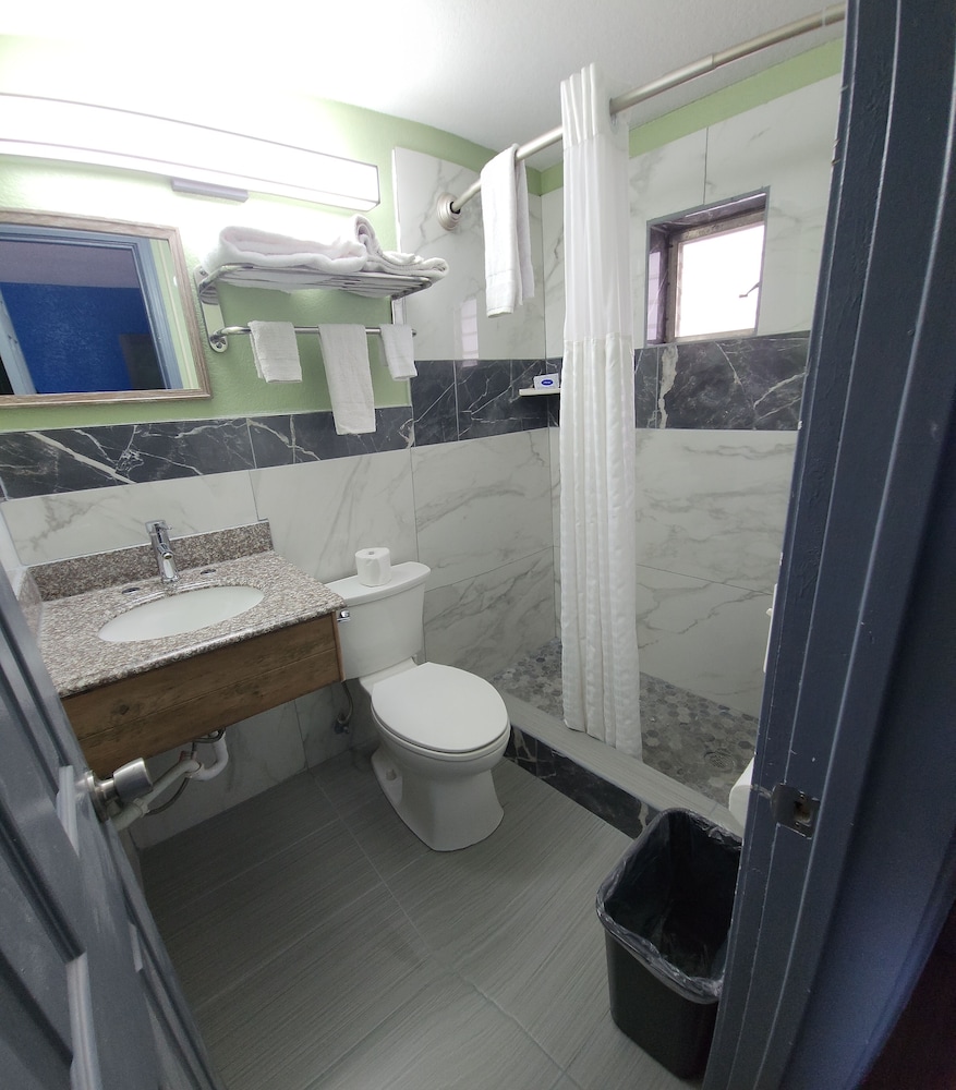 Plaza Motel - photo 27