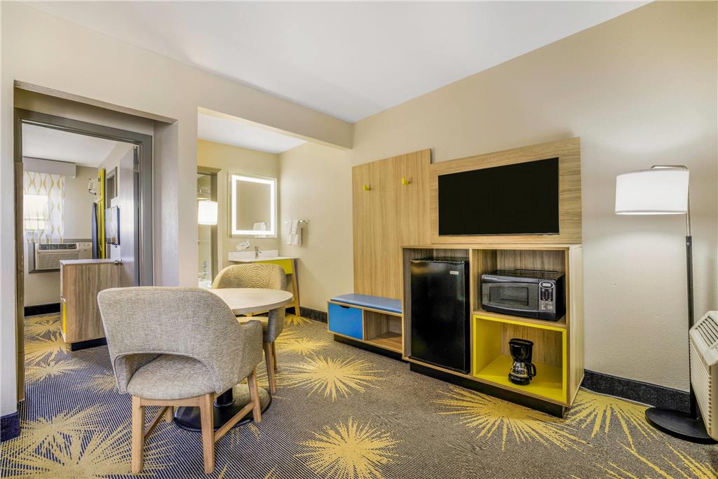 Days Inn by Wyndham Cortez - photo 39