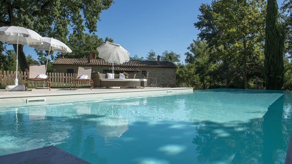 Il Molinaccio 14 in Montepulciano — 4-Star Luxury Hotel in Montepulciano, Italy