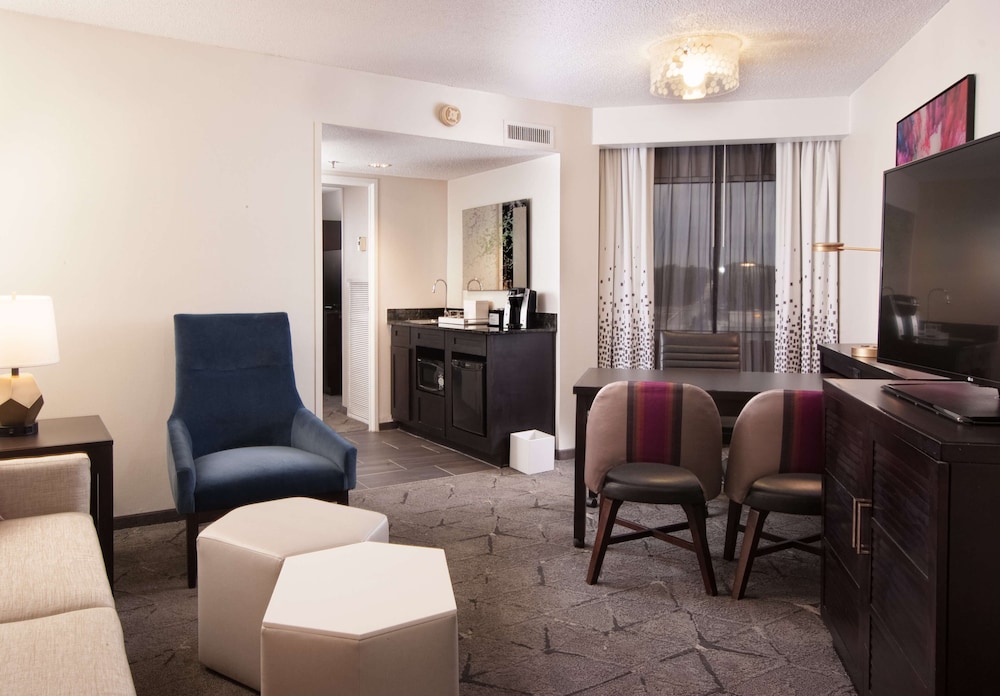 Embassy Suites by Hilton Raleigh Crabtree - photo 24