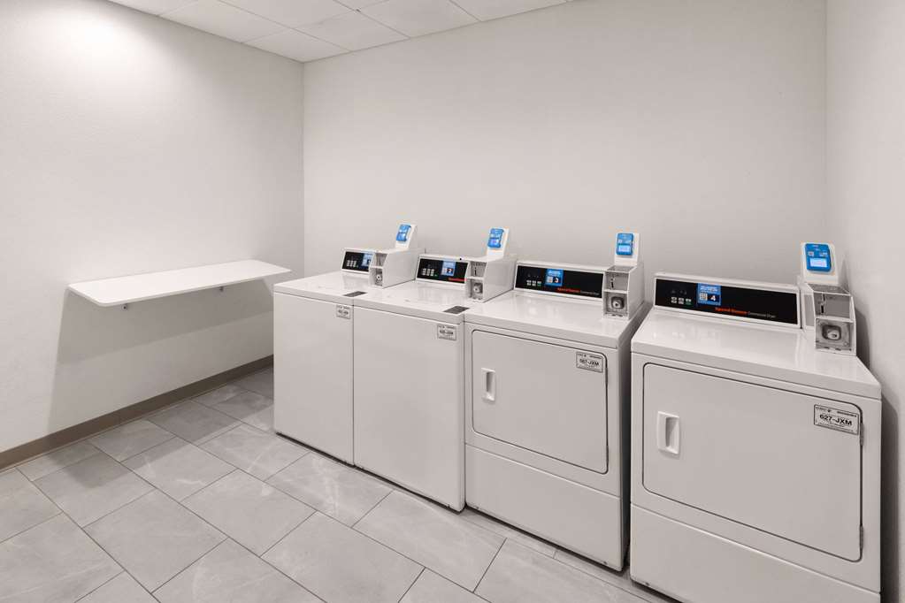 La Quinta Inn & Suites by Wyndham Austin Parmer Tech Ridge - photo 31